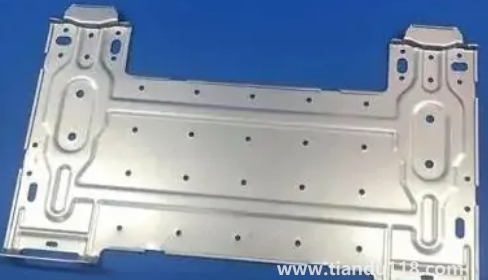 外面風大空調(diào)內(nèi)機為什么咚咚響3