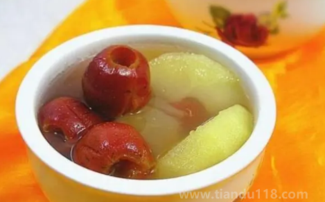蘋(píng)果煮的半生不熟能吃嗎（蘋(píng)果煮熟吃一般對(duì)人體沒(méi)有什么影響）