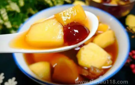 蘋(píng)果是生吃好還是煮熟了吃好（蘋(píng)果煮熟吃有什么好處）